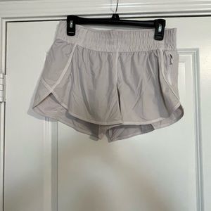 Lululemon white Tracker Low-Rise Lined Short 4"